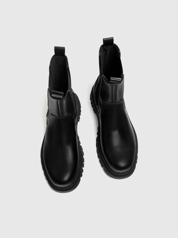 Pull&Bear Chelsea Boots in Black