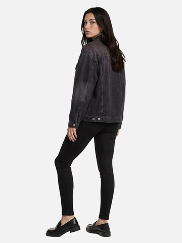 HEFTYKA Between-Season Jacket in Black