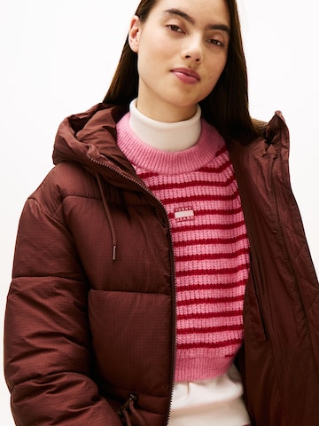 Tommy Jeans - Chaqueta de invierno en marrón