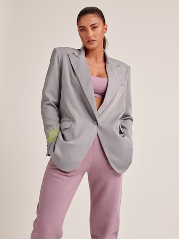 ABOUT YOU x Antonia Blazer 'Mila' in Grey: front