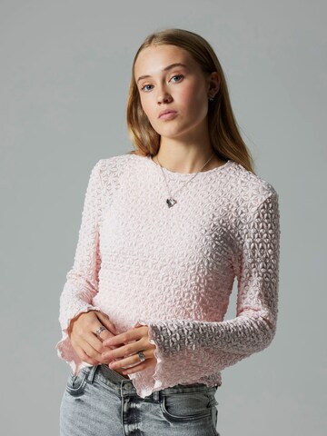 T-Shirt LMTD en rose : devant