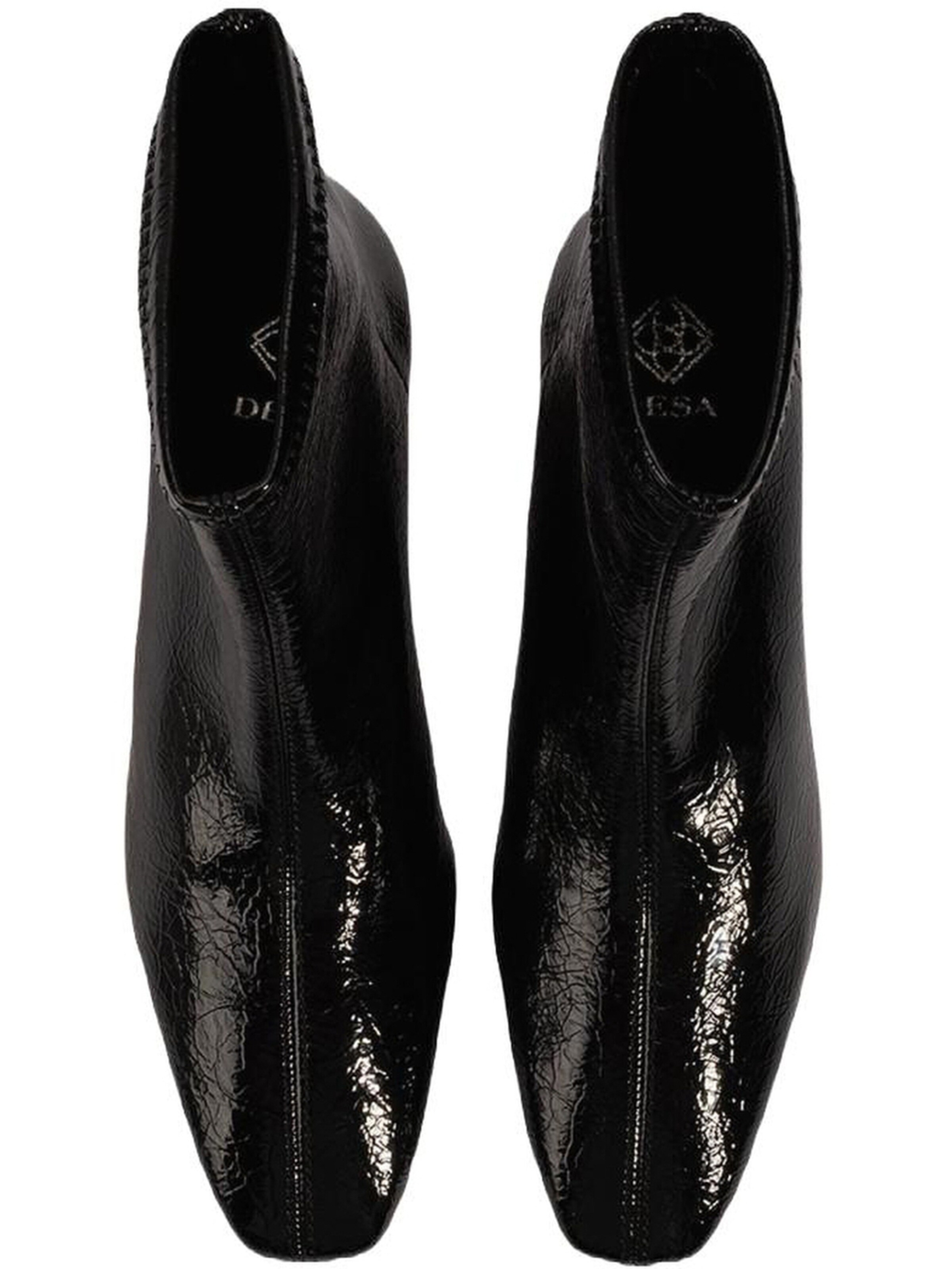 Desa Boots in Black