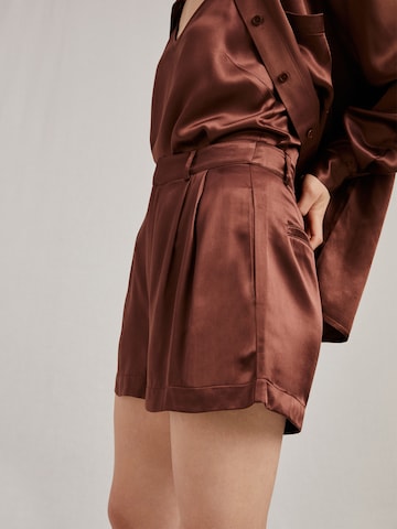 A LOT LESS Loose fit Pleat-Front Pants 'Valentina' in Brown