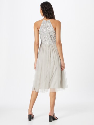 Maya Deluxe Cocktail Dress 'DELICATE' in Grey