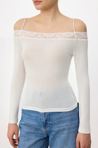 Trendyol Shirt in Beige