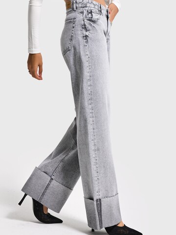 IT'S BASIC Regular Jeans 'Straight Mid Rise Jeans' in Grijs