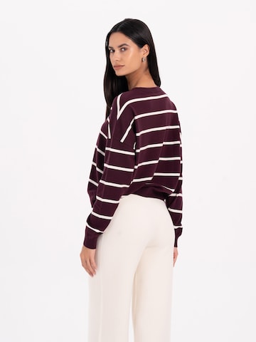 MYLAVIE by Sarah Harrison Trui in Rood