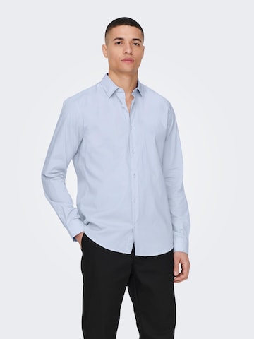 Coupe slim Chemise 'Andy' Only & Sons en bleu : devant