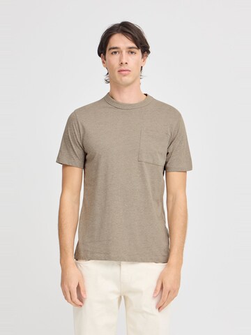 T-Shirt 'JASPER' Casual Friday en marron : devant