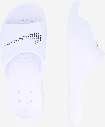 Claquettes / Tongs 'VICTORI ONE SHOWER SLIDE' Nike Sportswear en blanc