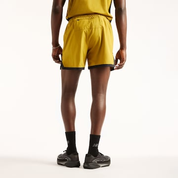 new balance - Loosefit Pantalón deportivo 'RC Essential 5' en amarillo