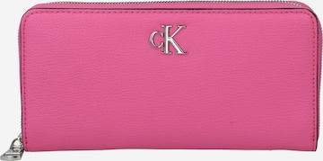 Calvin Klein Jeans Wallet in Pink: front