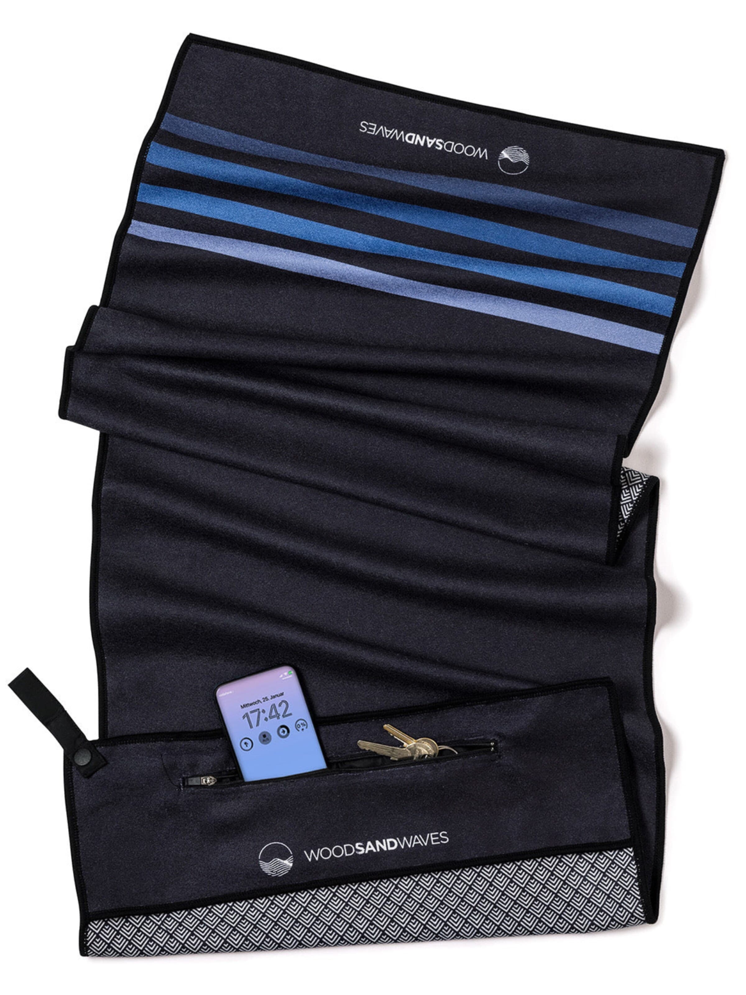 woodsandwaves - Toalla 'Calm Cruise Black' en negro: frente