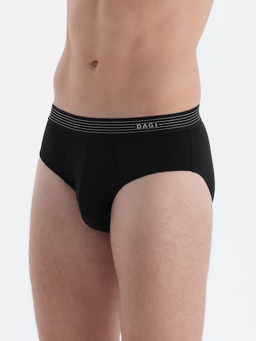 Slip de la Dagi pe negru: față