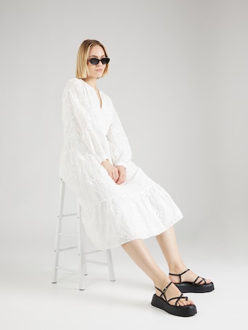 TAIFUN Φόρεμα σε λευκό