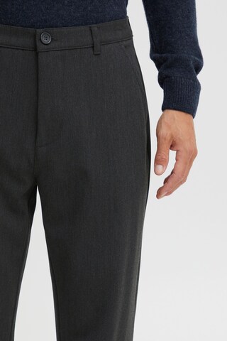 Regular Pantalon chino 'Frederic Liam' !Solid en gris