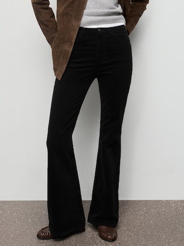 MANGO Flared Jeans 'VIOLETAV' in Black: front