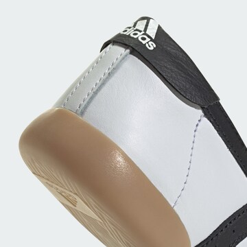ADIDAS ORIGINALS Μπαλαρίνα με λουράκια 'Taekwondo Mei' σε λευκό