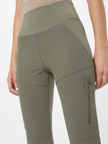 Skinny Pantaloni sportivi di aim'n in verde: frontale