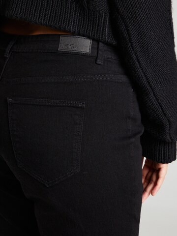 Vero Moda Curve Slimfit Farkut 'Rudy' värissä musta