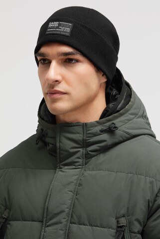 CAMP DAVID Beanie in Black: front