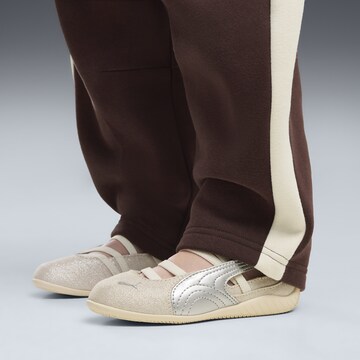 Baskets PUMA en beige : devant