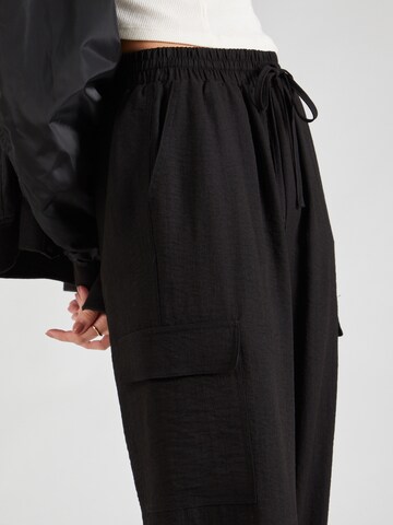 ONLY Tapered Cargo Pants 'KATINKA' in Black