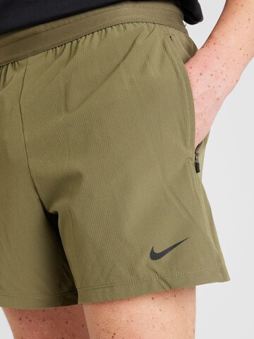 Regular Pantaloni sport 'FLX REP 4.0' de la NIKE pe verde