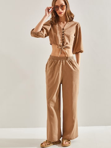 Costum cu pantaloni de la Bianco Lucci pe bej