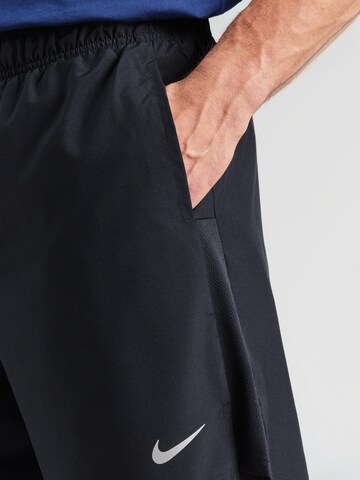 Regular Pantalon de sport 'Challenger' NIKE en noir
