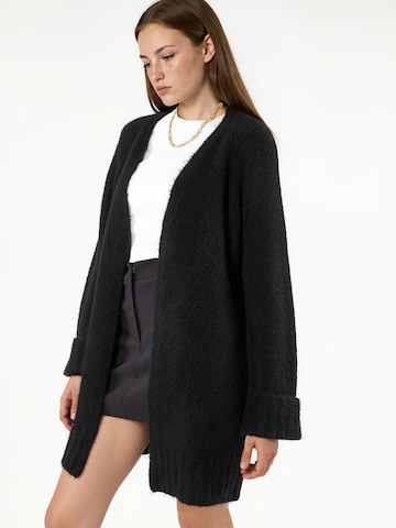 Hiccup Strickjacke in Schwarz