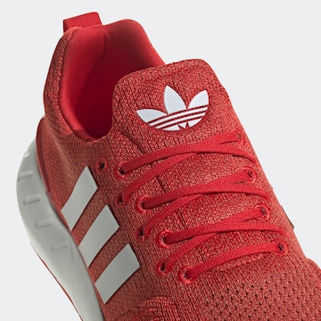 Baskets basses 'Swift Run 22' ADIDAS ORIGINALS en rouge