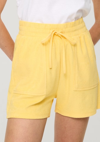 QS - regular Pantalón en amarillo