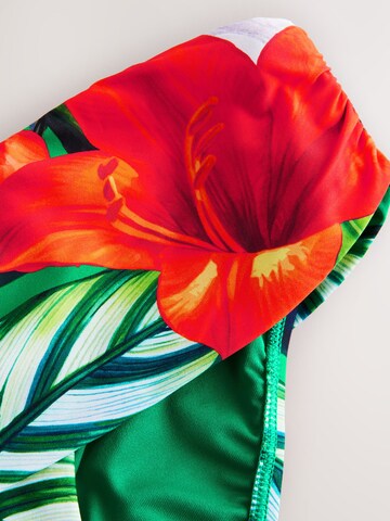 Slip costum de baie de la Next pe verde