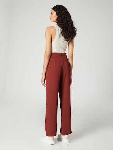 Guido Maria Kretschmer Women Regular Pleat-Front Pants 'Luzia' in Red