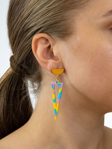 Fräulein Wunder Earrings 'Acetat Agnes' in Blue: front