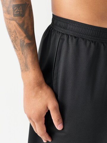 Next tavaline Funktsionaalsed püksid, värv must