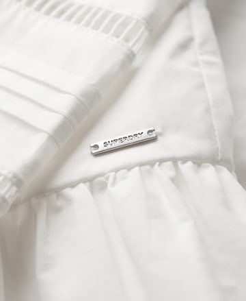 Robe-chemise Superdry en blanc