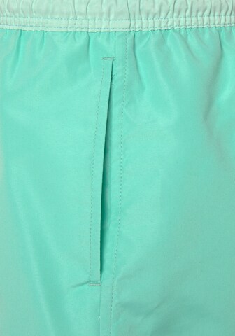 Pantaloncini da bagno di BENCH in verde