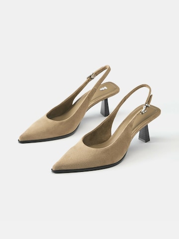 Pumps de la Pull&Bear pe maro
