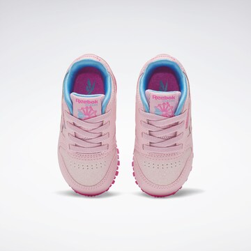 Sneaker de la Reebok pe roz