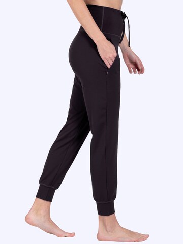 Magadi Regular Sporthose 'Mia' in Schwarz