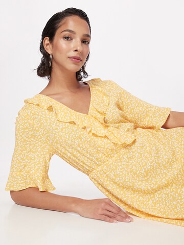 Robe 'Rea' ABOUT YOU en jaune