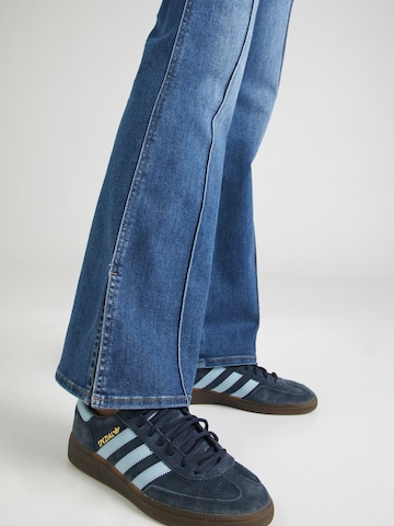 GERRY WEBER Flared Jeans in Blau