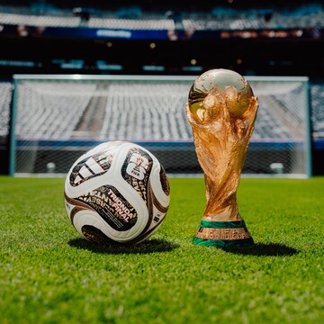 ADIDAS PERFORMANCE Míč 'FIFA Fussball-Weltmeisterschaft 26 Trionda Finals Pro' – žlutá