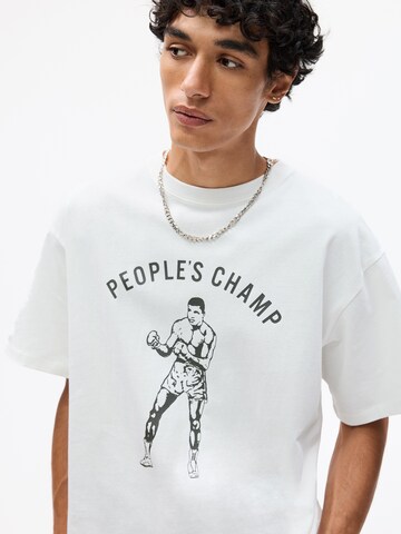 T-Shirt 'ALI PEOPLE´S CHAMP' Pull&Bear en blanc
