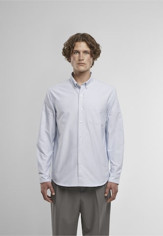 Urban Classics Regular fit Button Up Shirt in Blue: front
