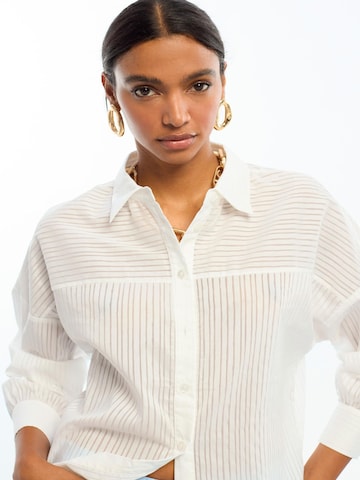 Chemisier Lola Casademunt en blanc