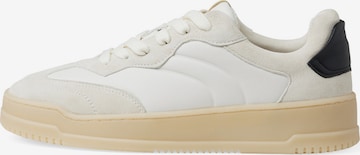 Baskets basses NEWD en beige : devant
