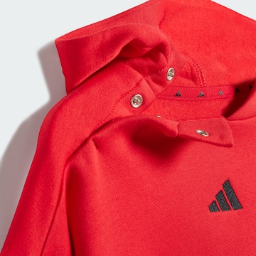 ADIDAS SPORTSWEAR Trainingspak 'Essentials' in Rood